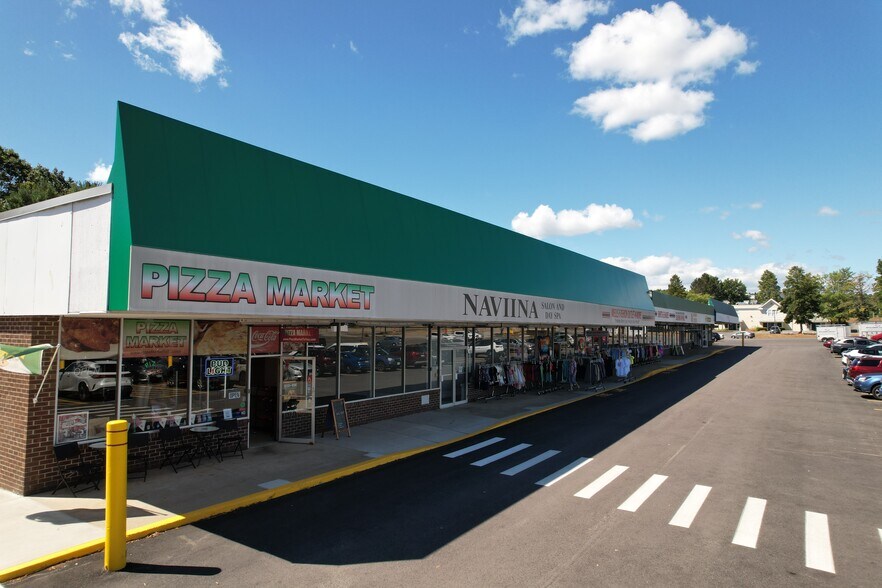 More Photos Of 40-75 Wells Plz, Wells Unknown For Lease