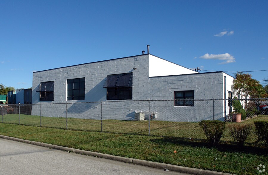 More Photos Of 800 Kennedy Blvd, Somerdale Distribution For Lease