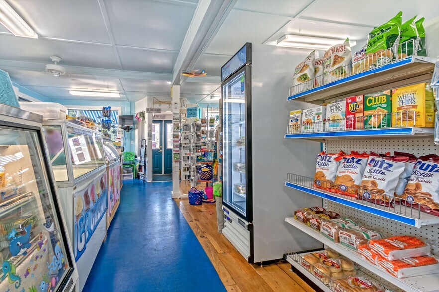 More Photos Of 35 Nehantic Dr, Niantic Storefront Retail Residential For Sale