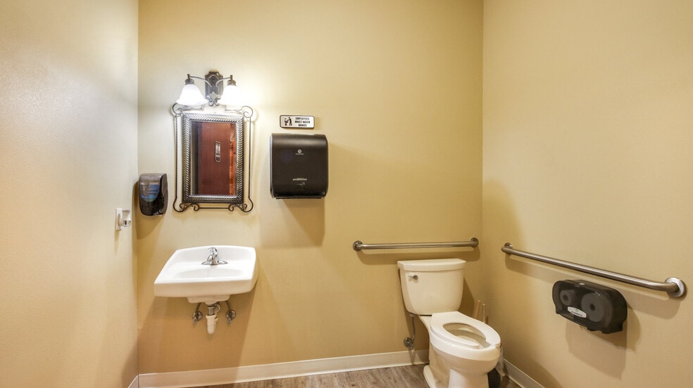 More Photos Of 909 W Main St, Cameron General Retail For Sale