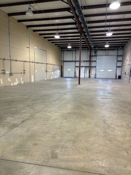 More Photos Of N922 & N926 Tower View Dr, Greenville Light Manufacturing For Lease