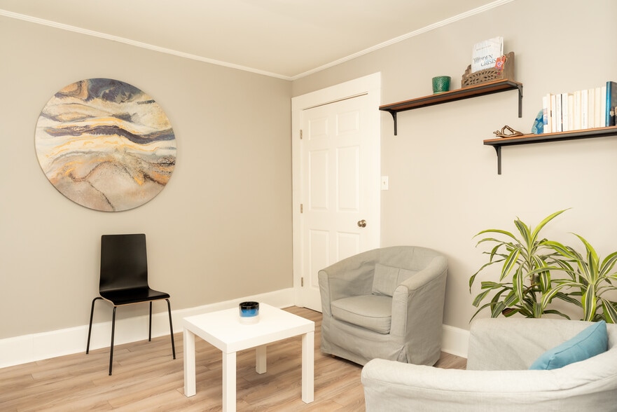 More Photos Of 185 Church St, Concord Freestanding For Lease