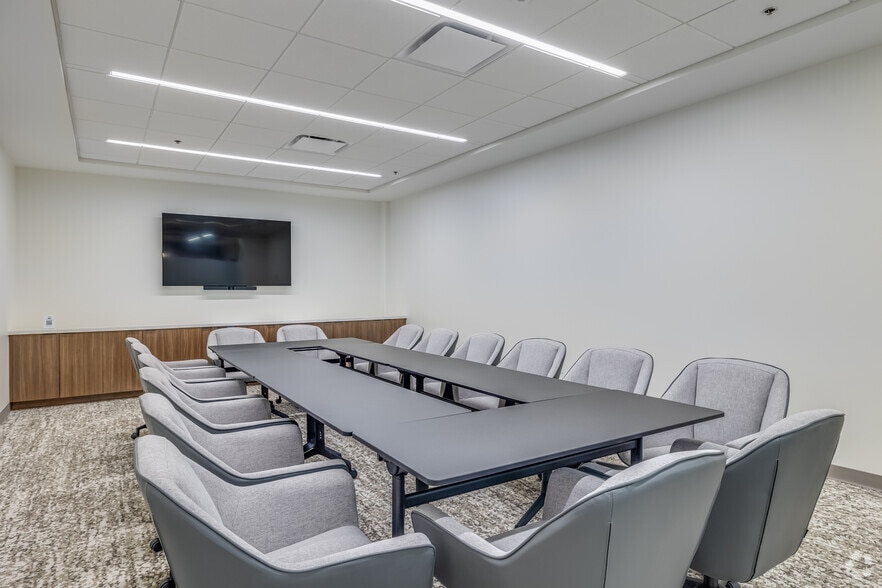 More Photos Of 4747 N 22nd St, Phoenix Office For Lease