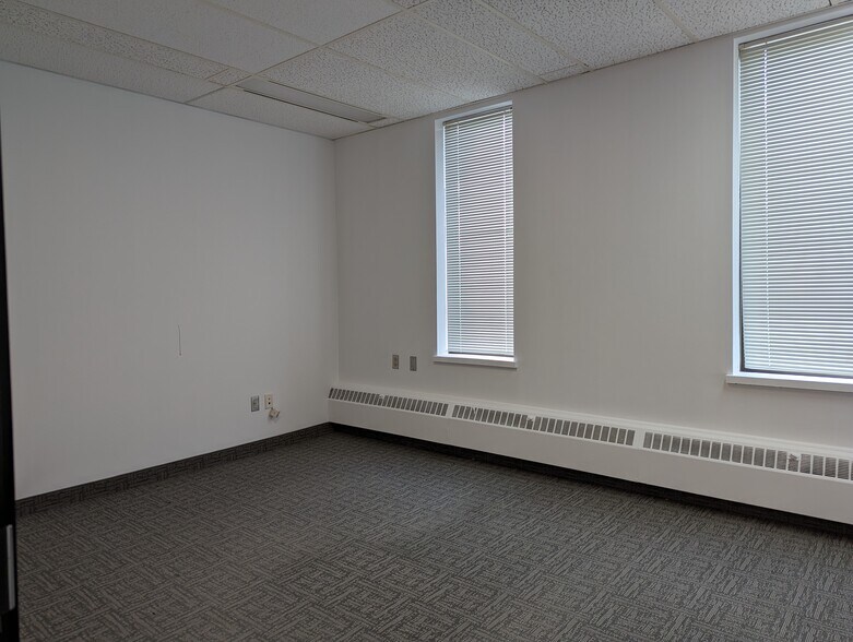 More Photos Of 1150 Morrison Dr, Ottawa Office For Lease
