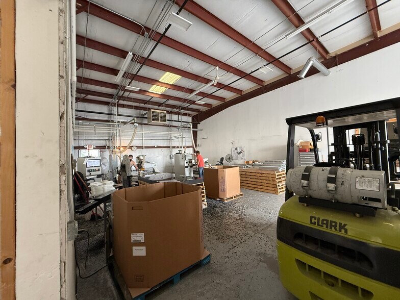 More Photos Of 181 Commercial Dr, Yorkville Warehouse For Lease