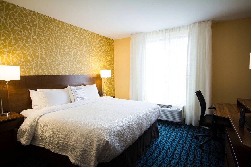 More Photos Of 948 Platte River Blvd, Brighton Hotel For Sale