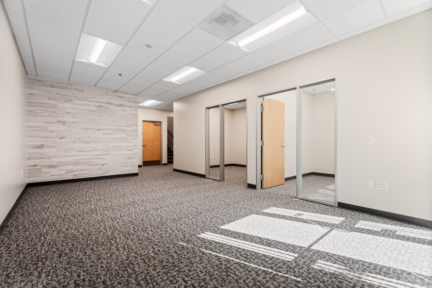 More Photos Of 3145 Tiger Run Ct, Carlsbad Research And Development For Lease