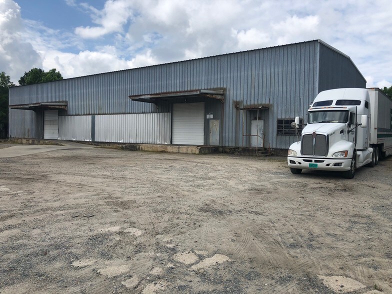More Photos Of 251 Poe St, Fayetteville Warehouse For Lease