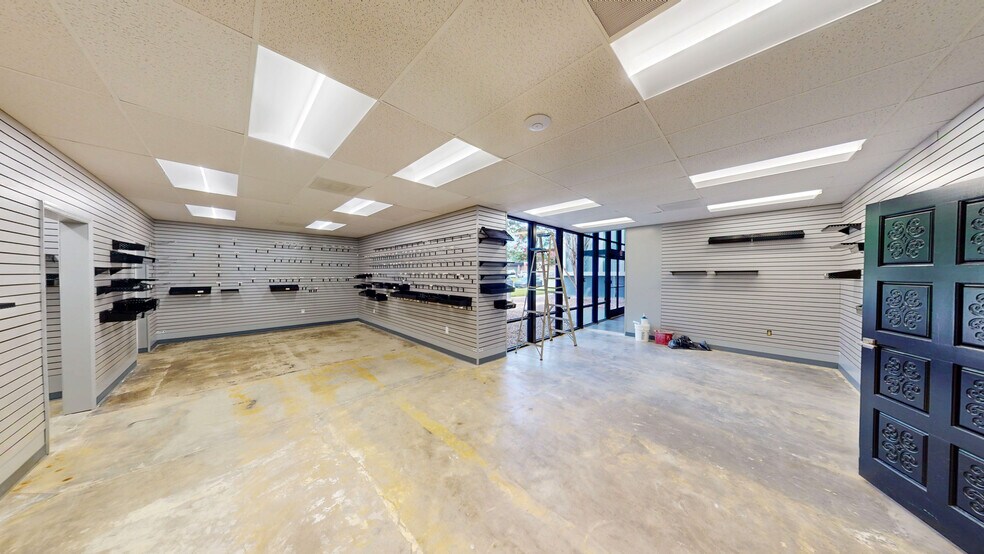 More Photos Of 2719 Westport Rd, Charlotte Warehouse For Lease