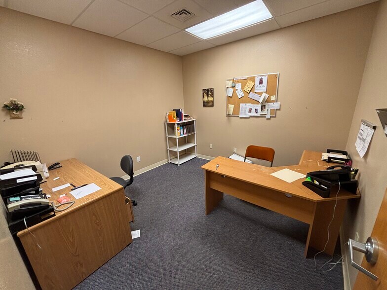 More Photos Of 2002 N Stockton Hill Rd, Kingman Medical For Sale