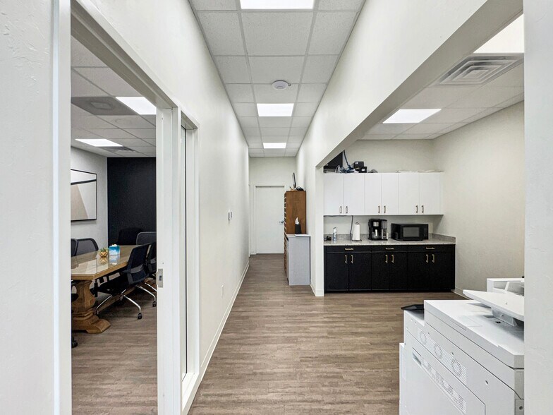 More Photos Of 901 E Main St, Yukon General Retail For Lease