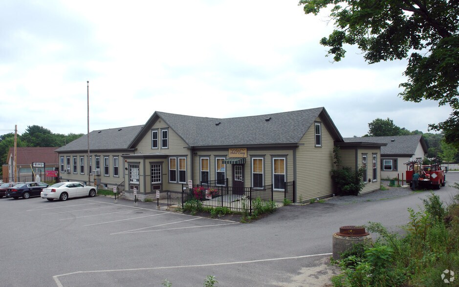 More Photos Of 35 East Ave, Burrillville Freestanding For Lease