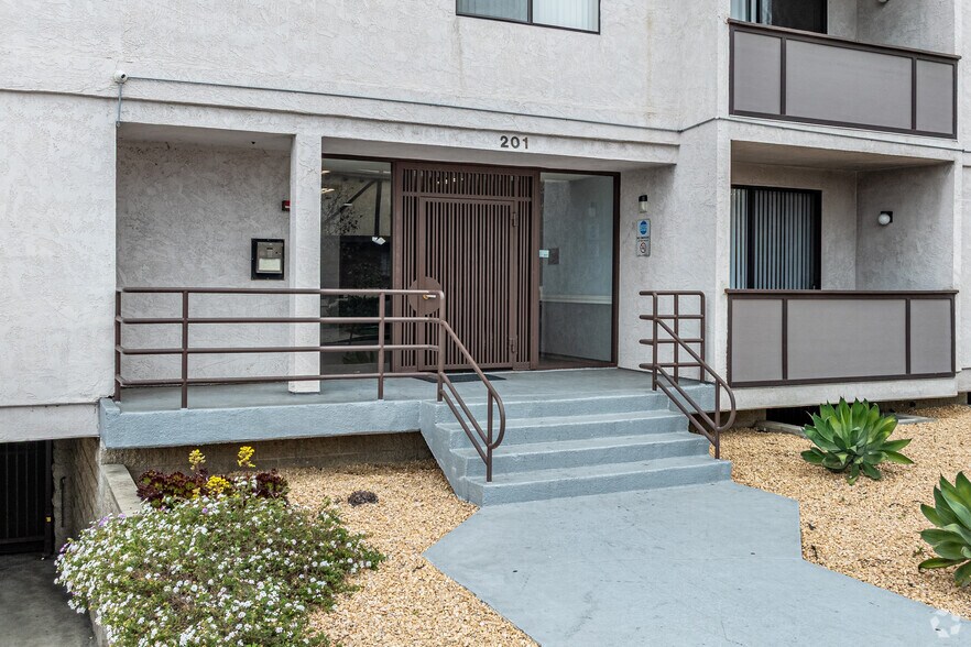More Photos Of 201 N Belmont St, Glendale Apartments For Sale