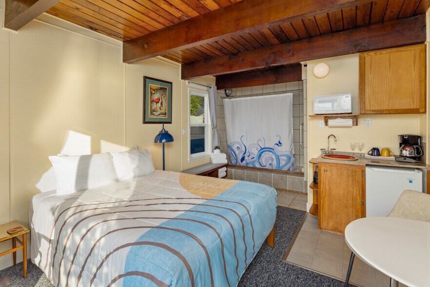 More Photos Of 580 Marine Dr, Wheeler Hotel For Sale