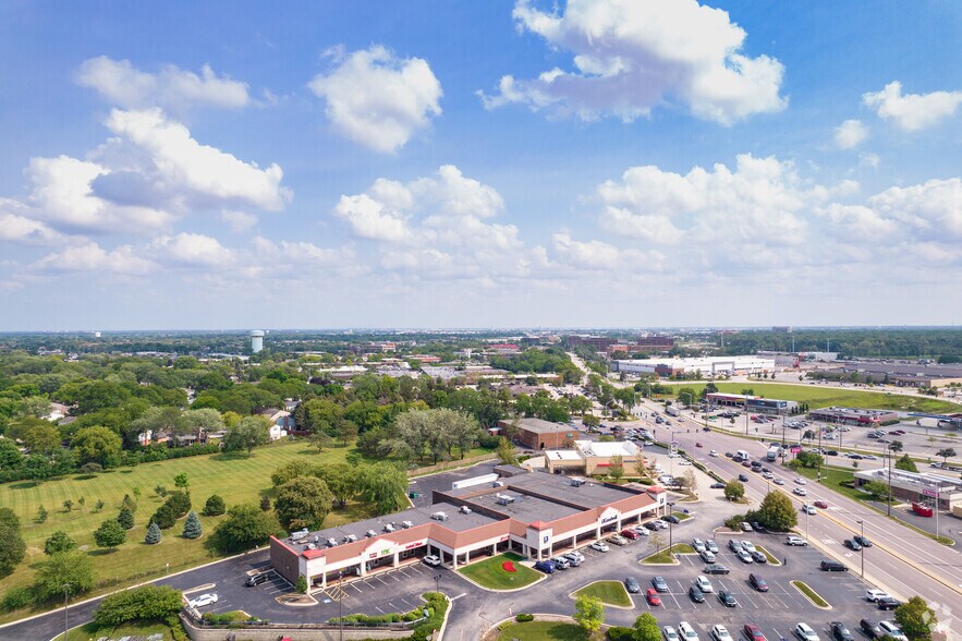 More Photos Of 840-990 W Algonquin Rd, Arlington Heights Unknown For Lease