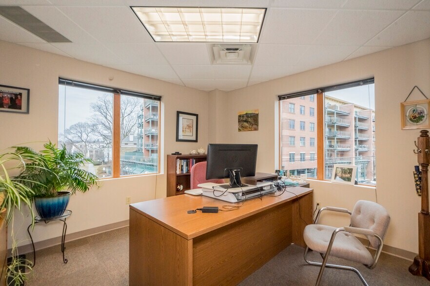 More Photos Of 60 Railroad Pl, Saratoga Springs Office For Lease