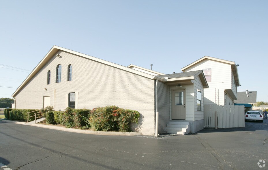 More Photos Of 5005 SE 29th St, Oklahoma City Funeral Home For Sale