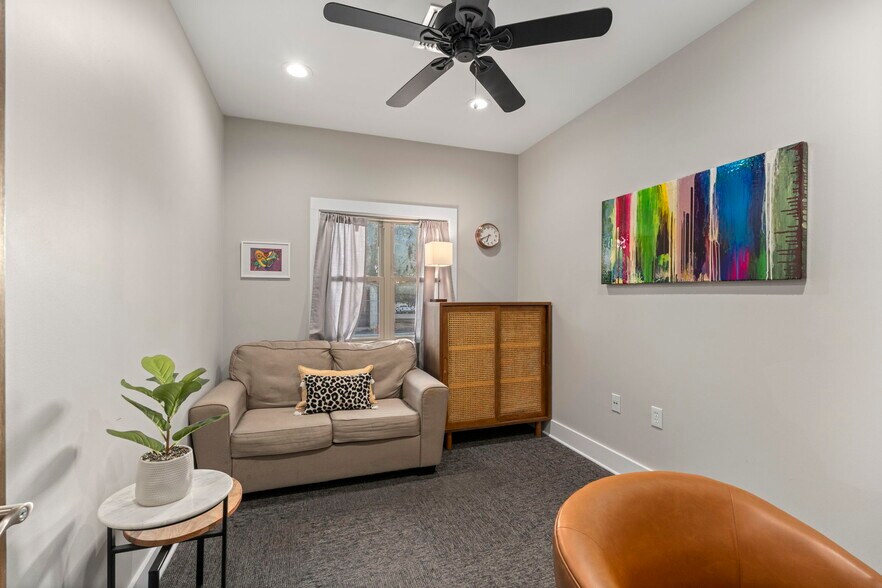 More Photos Of 9518 Tioga Dr, San Antonio Office For Sale