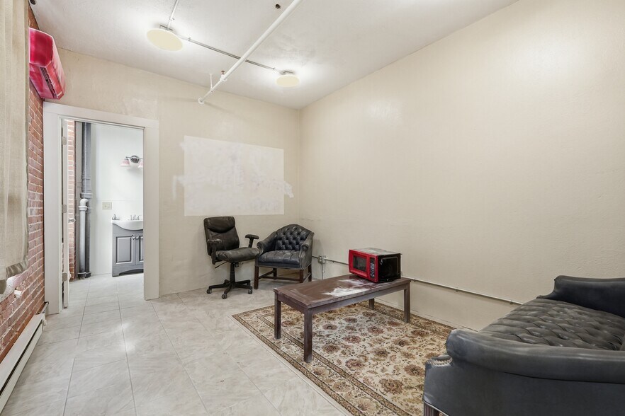 More Photos Of 105 Marble St, Athol Manufacturing For Sale