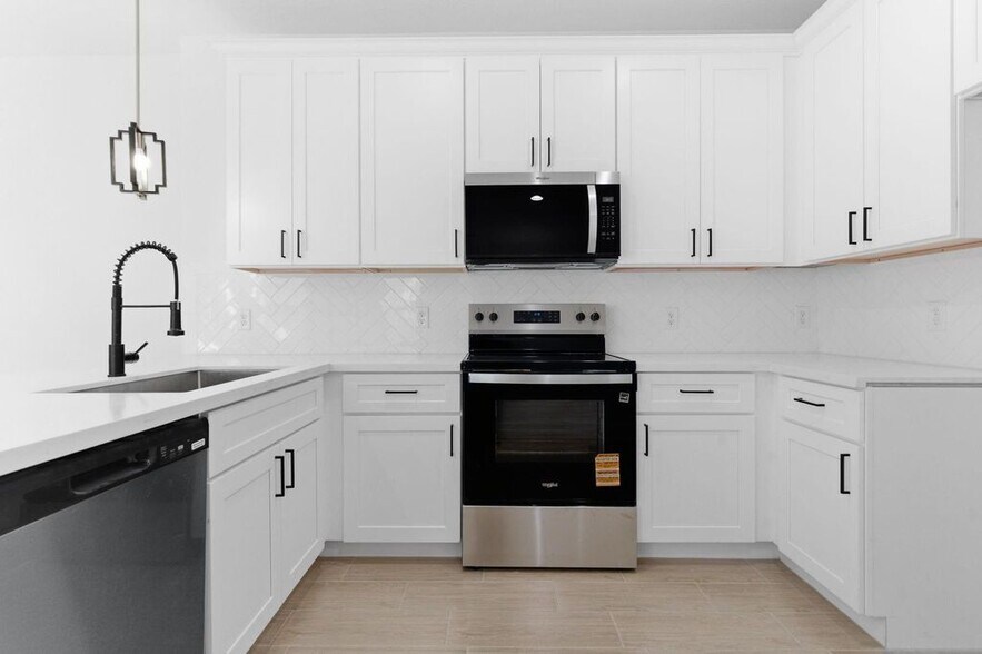 More Photos Of 428 Rhode Island st, Houston Apartments For Sale