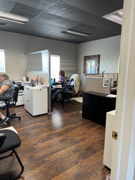 More Photos Of 30798 US Highway 19 N, Palm Harbor Warehouse For Lease