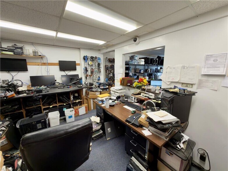 More Photos Of 17020 Madison Ave, Lakewood Flex For Sale