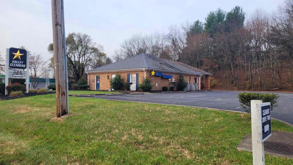 More Photos Of 509 Roanoke Rd, Daleville General Retail For Sale