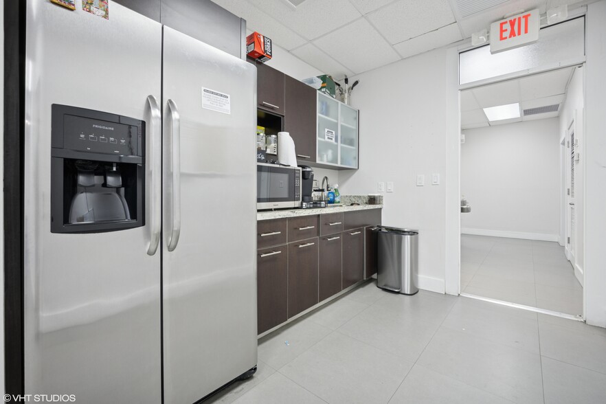 More Photos Of 10405 NW 37th Ter, Doral Warehouse For Sale