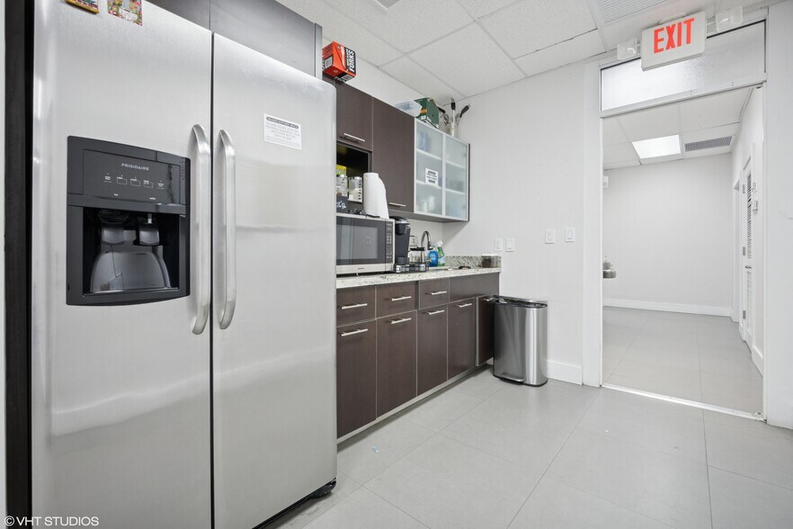 More Photos Of 10405 NW 37th Ter, Doral Warehouse For Lease