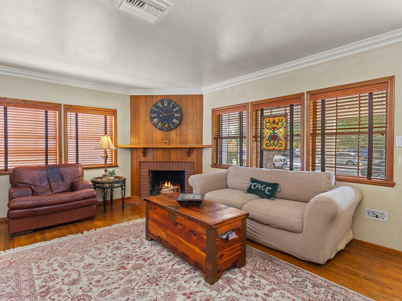 More Photos Of 331 Allen Ave, Glendale Multifamily For Sale