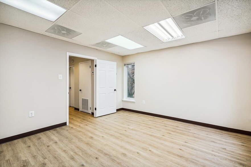 More Photos Of 9522 State Route 29, Fairfax Loft Creative Space For Sale