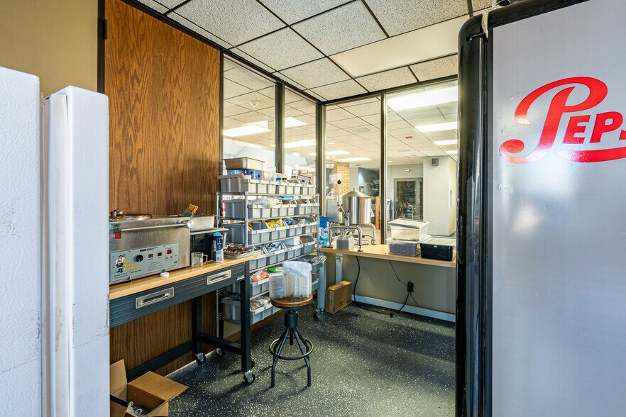 More Photos Of 102 W 5th St, Canton General Retail For Sale