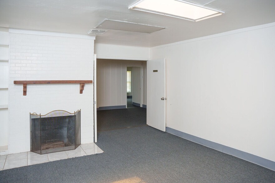 More Photos Of 6628 Crestway Dr, San Antonio Flex For Sale