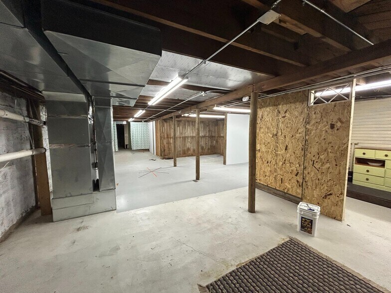 More Photos Of 212 N Main St, Ainsworth Loft Creative Space For Sale