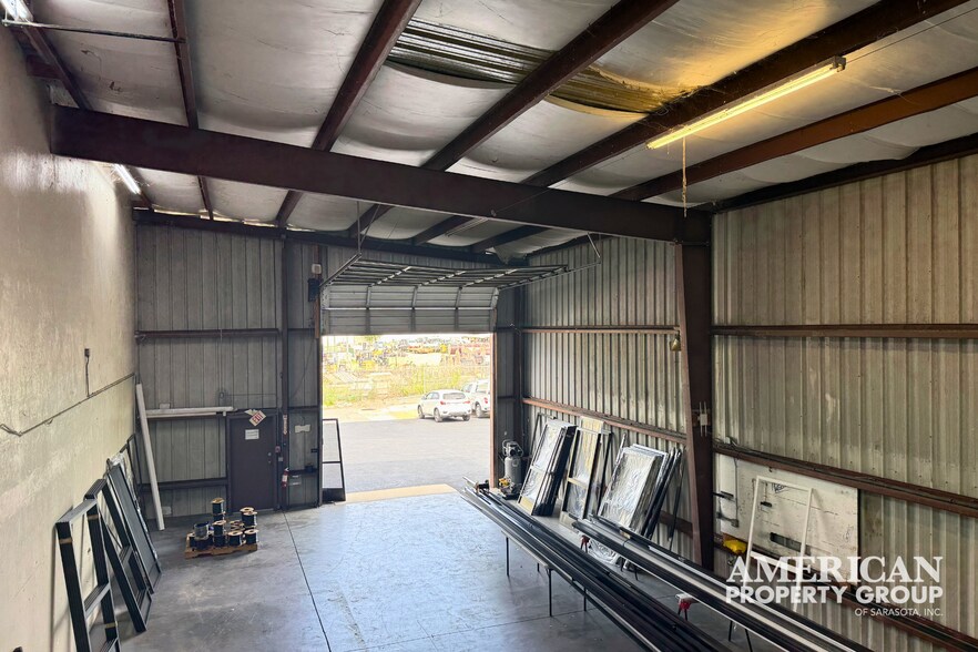 More Photos Of 5946 Clark Center Ave, Sarasota Warehouse For Lease