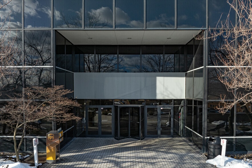 More Photos Of 900 US Highway 9 N, Woodbridge Office For Lease