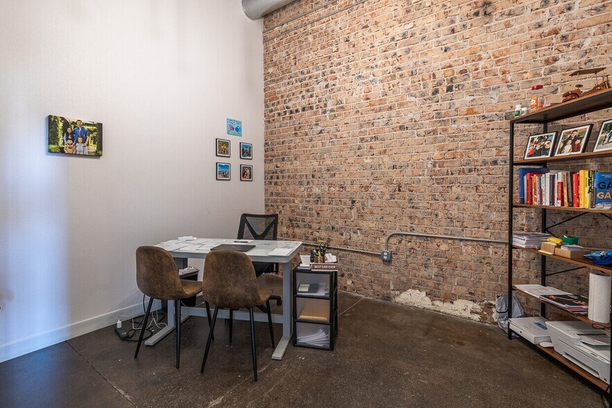 More Photos Of 611 Broadway, Lubbock Storefront For Sale