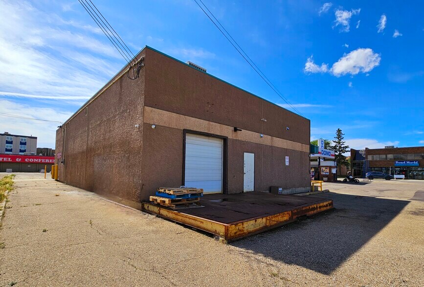 More Photos Of 10149 156th St NW, Edmonton Convenience Store For Sale