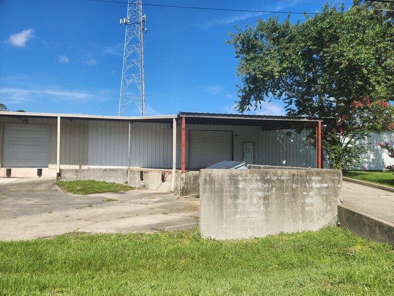 More Photos Of 154 Newman Dr, Brunswick Light Distribution For Lease
