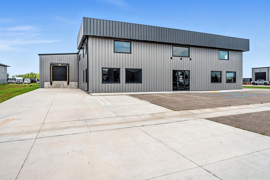 More Photos Of 4252 16th Ave N, Grand Forks Service For Sale