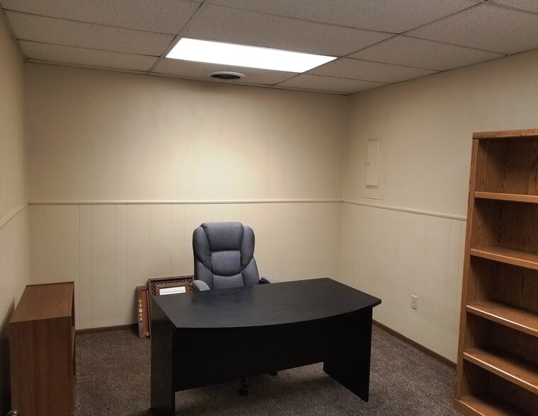 More Photos Of 240 S Mockingbird Ln, Abilene Office For Lease