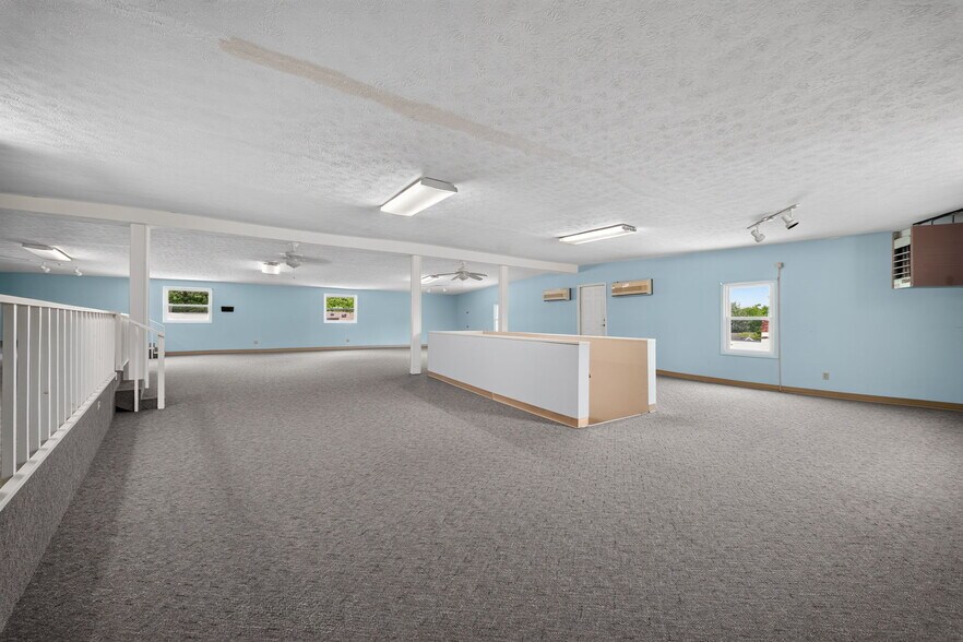 More Photos Of 2539 W Prospect Rd, Ashtabula Storefront For Sale