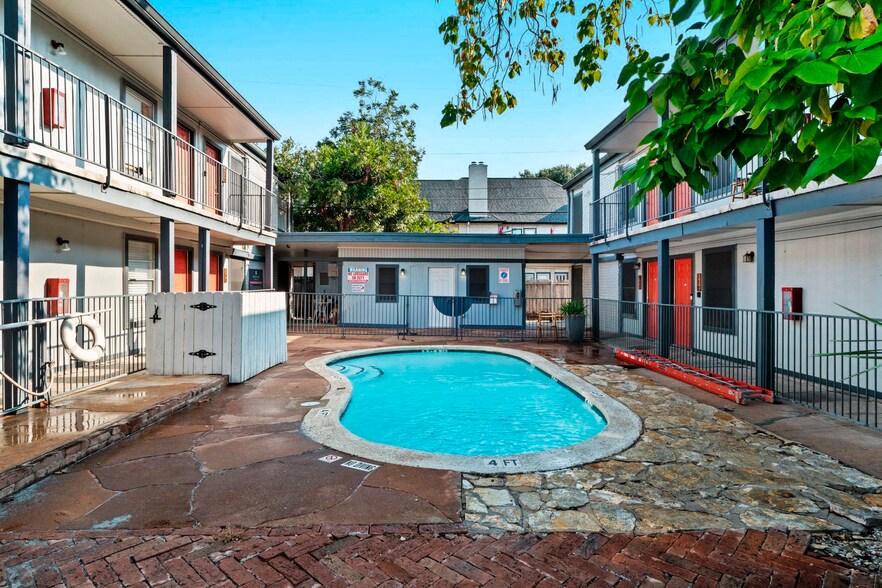 More Photos Of 1501 Kinney Ave, Austin Apartments For Sale
