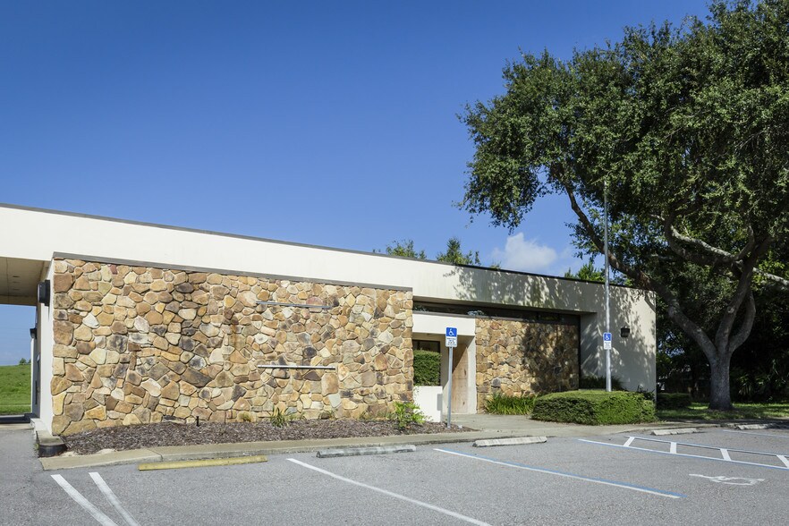 More Photos Of 892 Deltona Blvd, Deltona Bank For Sale