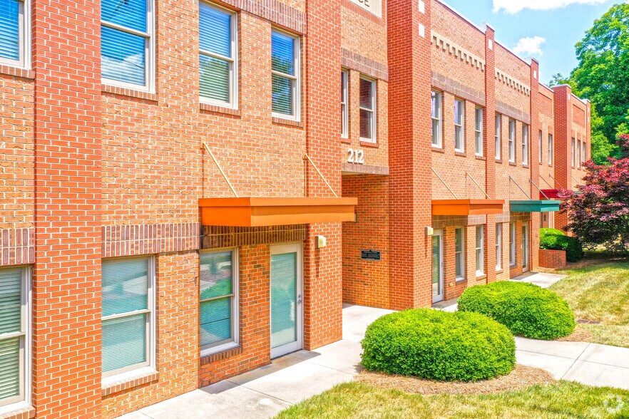 More Photos Of 212 W Matthews St, Matthews Office Residential For Lease