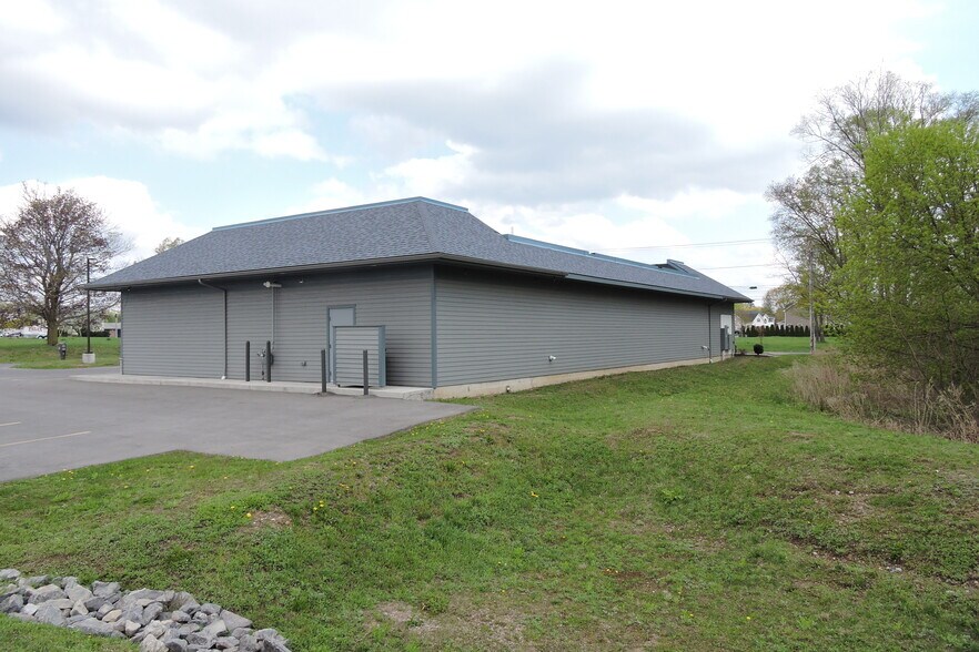 More Photos Of 7165 Buckley Rd, Liverpool Storefront Retail Office For Sale