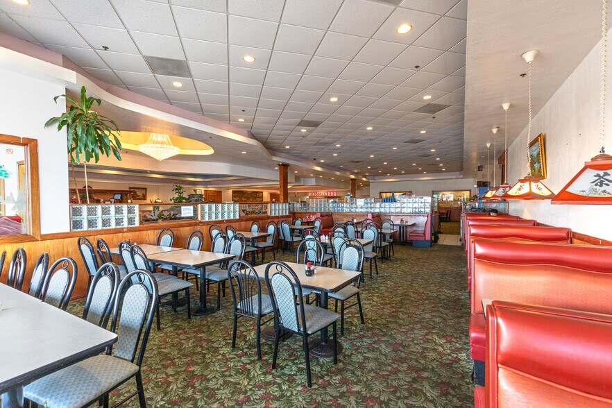 More Photos Of 850 Gray Ave, Yuba City Department Store For Sale