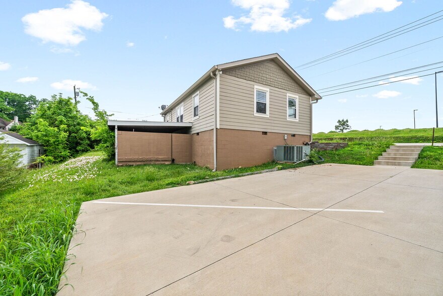 More Photos Of 1662 Golf Club Ln, Clarksville Office For Sale