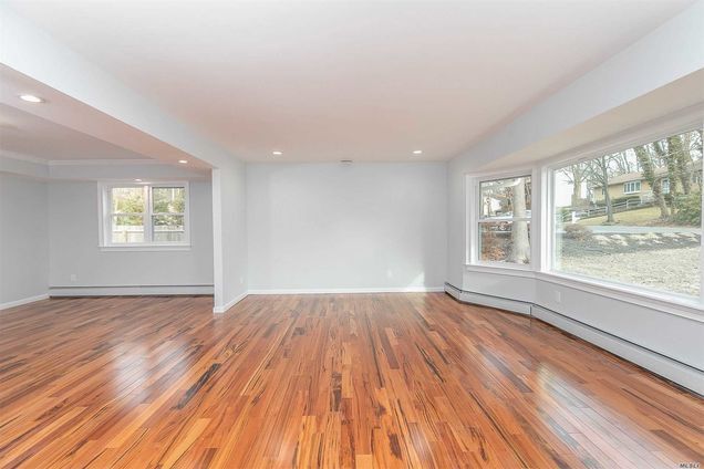 More Photos Of 57 Sheryl Cres, Smithtown Apartments For Sale