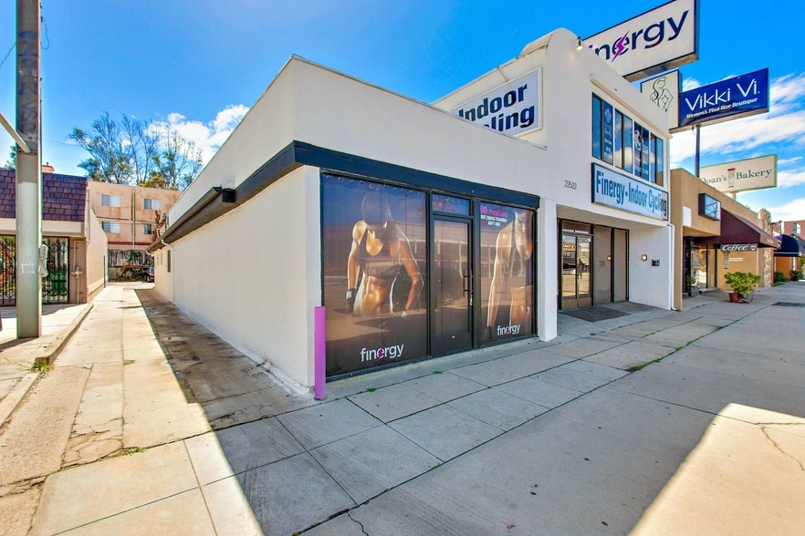More Photos Of 22520-22522 Ventura Blvd, Woodland Hills Storefront Retail Office For Lease
